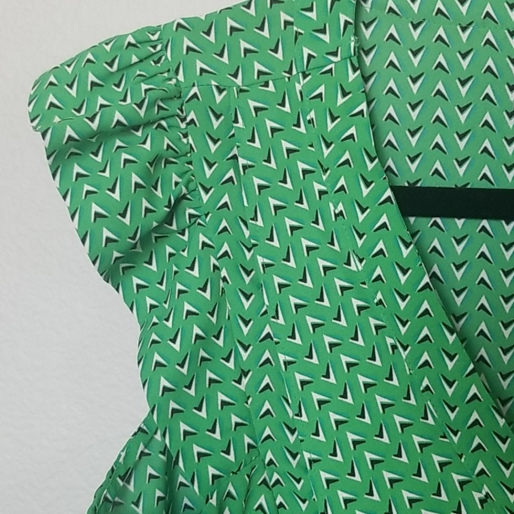 Worthington kelly green ruffle sleeve top medium - Picture 3 of 7